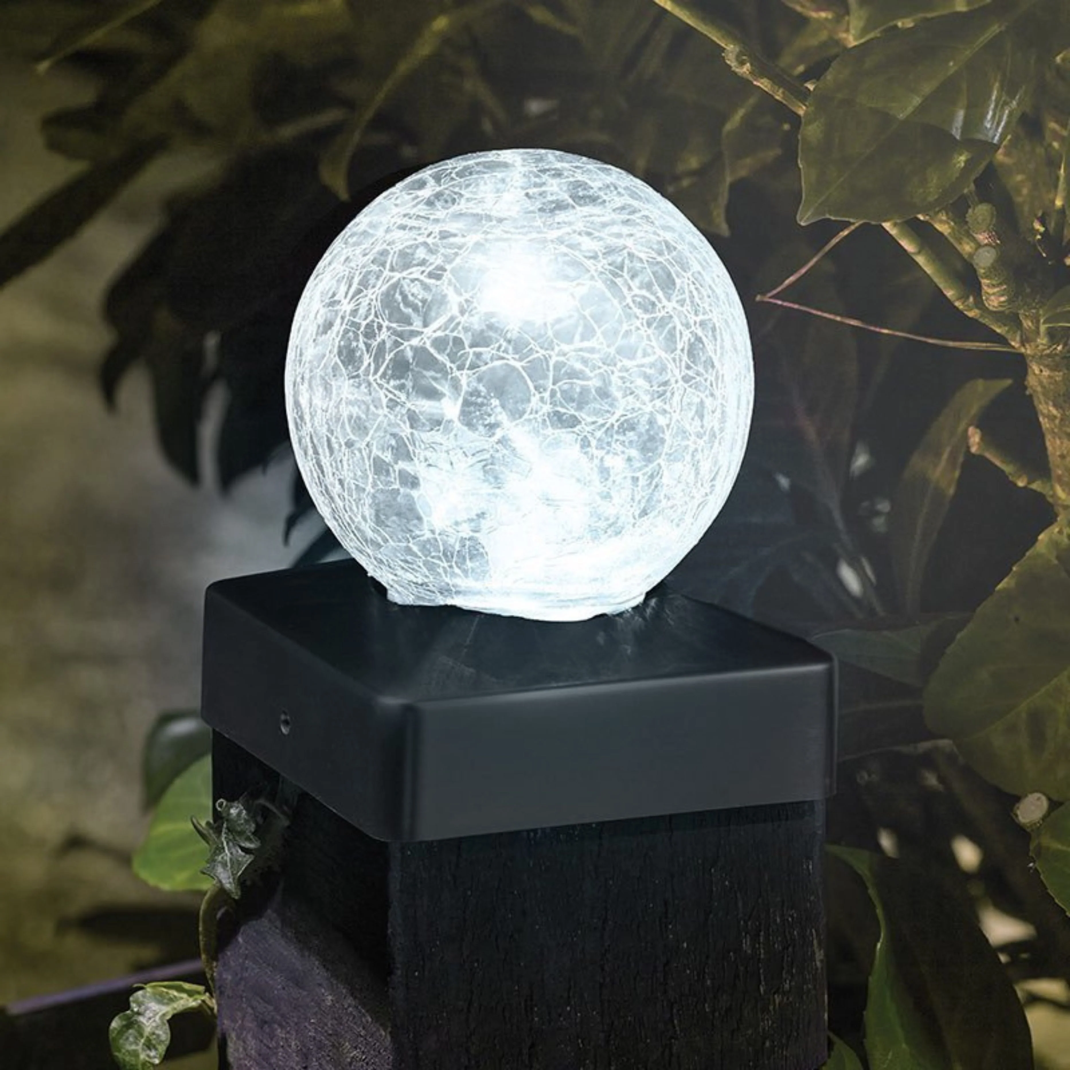 Crackle Ball Post Light