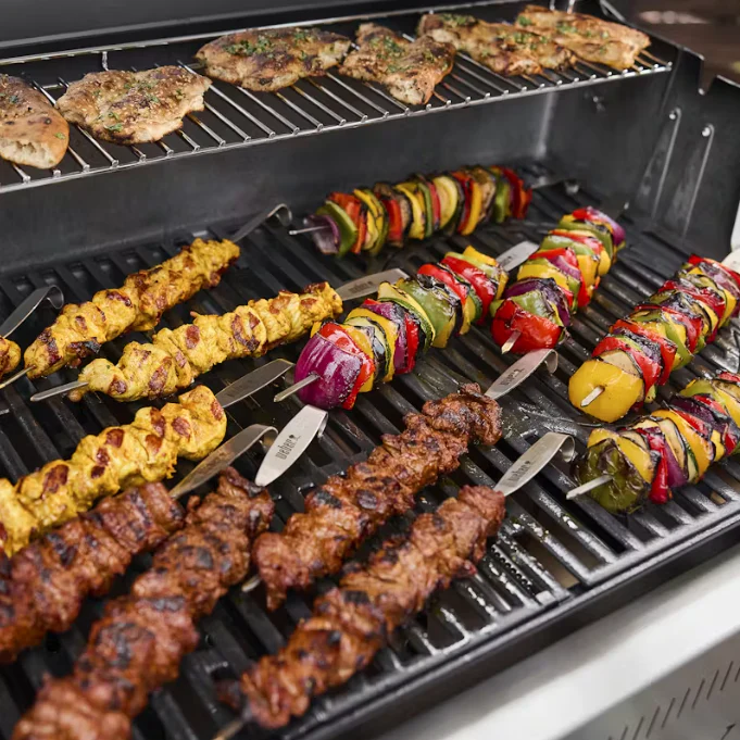 Genesis E415W Gas BBQ - Image 2